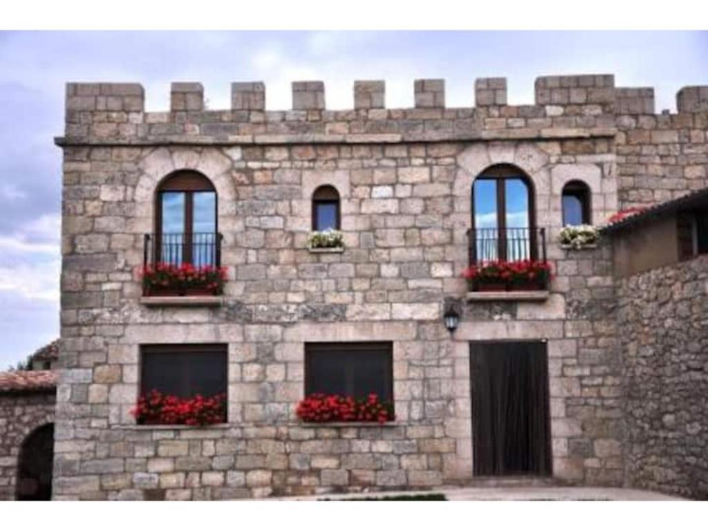 Castillo Eugenio Sasamon エクステリア 写真
