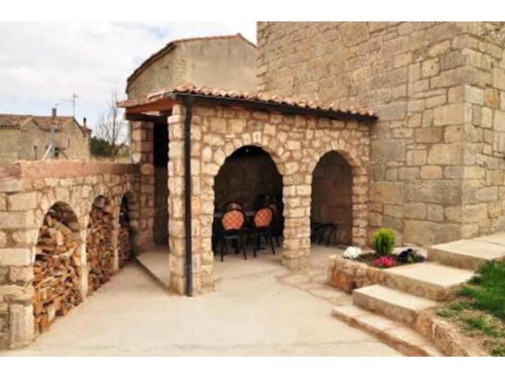 Castillo Eugenio Sasamon エクステリア 写真